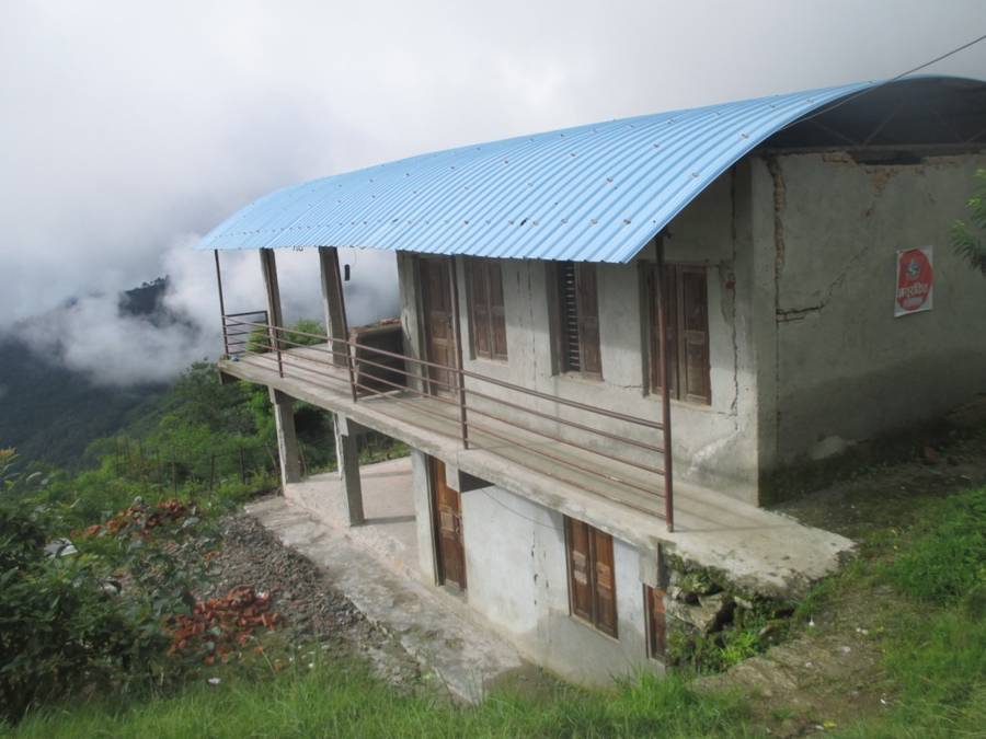 Kanyadevi Lower Secondary School, Mauerbau